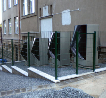 Základní škola Křivoklát je vytápěna čtyřmi tepelnými čerpadly vzduch-voda